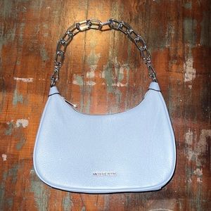 i’m selling my Michael kors bag ! never use, brand new :)